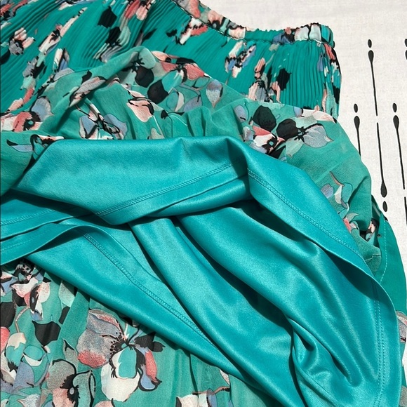 Elle Green Pleated  Floral Skater Mini Skirt.  Size 8 - Picture 3 of 8